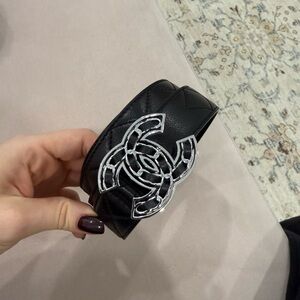 Black belt - never worn - size 36 (fits if you wear medium or large)